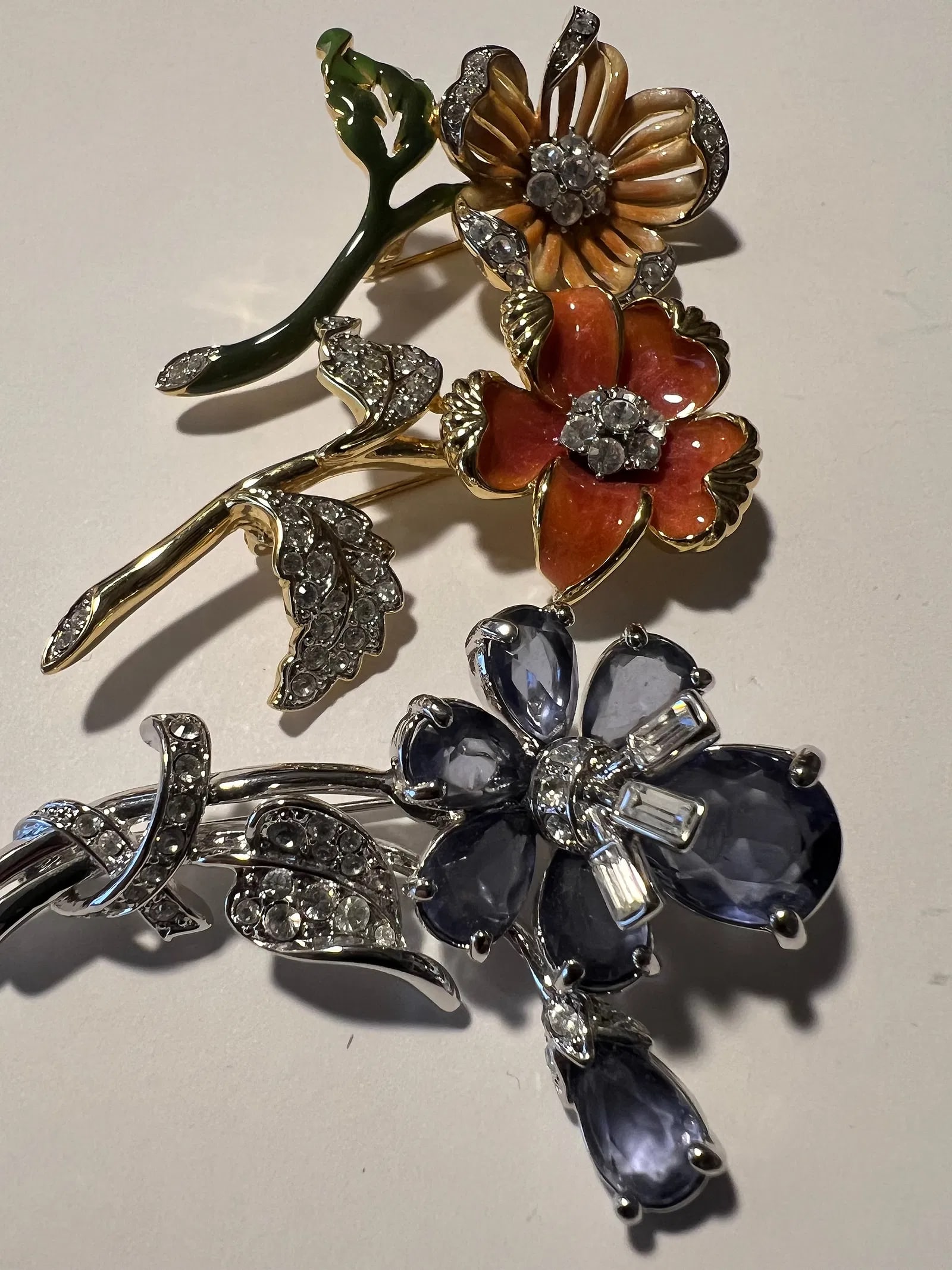 Lot of 3 Vintage Nolan Miller Glamour Collection Enamel Crystal Floral Brooch Pins: Glamour Collection, celebrated for bringing Hollywood-level opulence to costume jewelry.Item Description The Pieces: , this lot features three distinct, finely crafted floral branch pins: Top (Enamel 