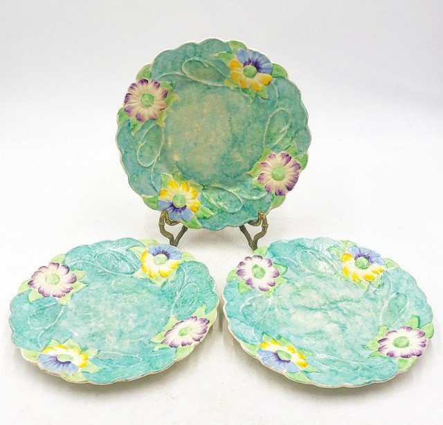James Kent LTD, Longion Majolica Plates, Set of 3.: James Kent LTD, Longion Majolica Plates, Set of 3. Made in England. 9 diameter