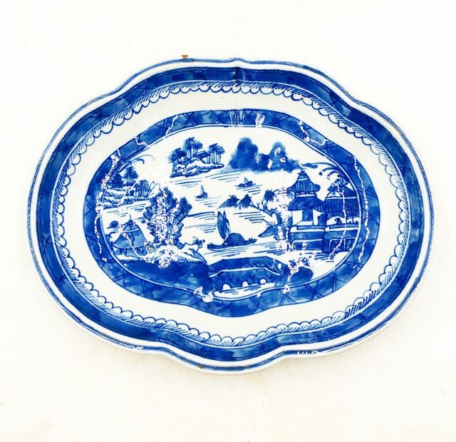 Antique Blue and White Canton Fruit Plate. (1 of 4)