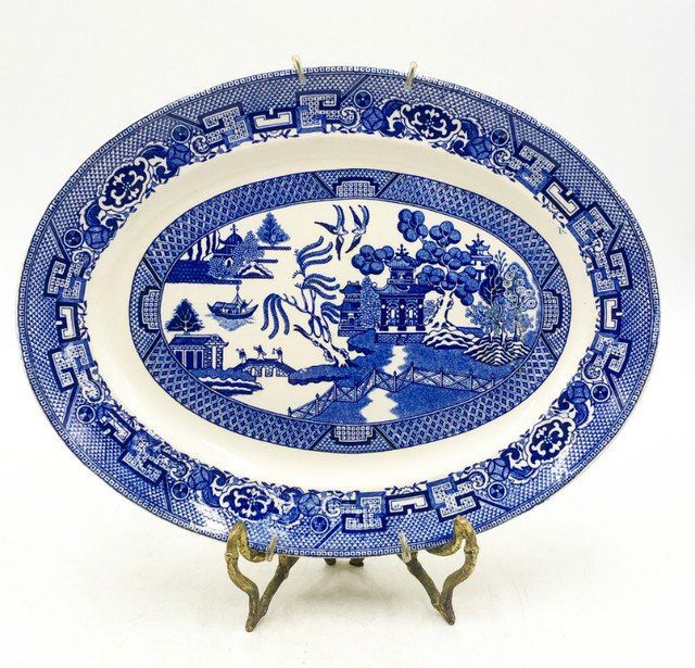 Homer Laughlin Blue Willow Platter. Made in the USA. (1 of 4)