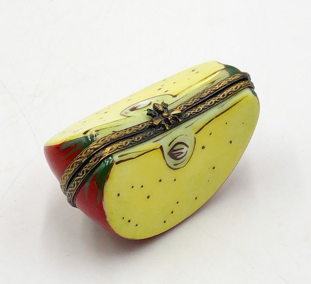 Peint Main Limoges Sliced Apple Trinket Box. Fruit Fly Closure. (1 of 4)
