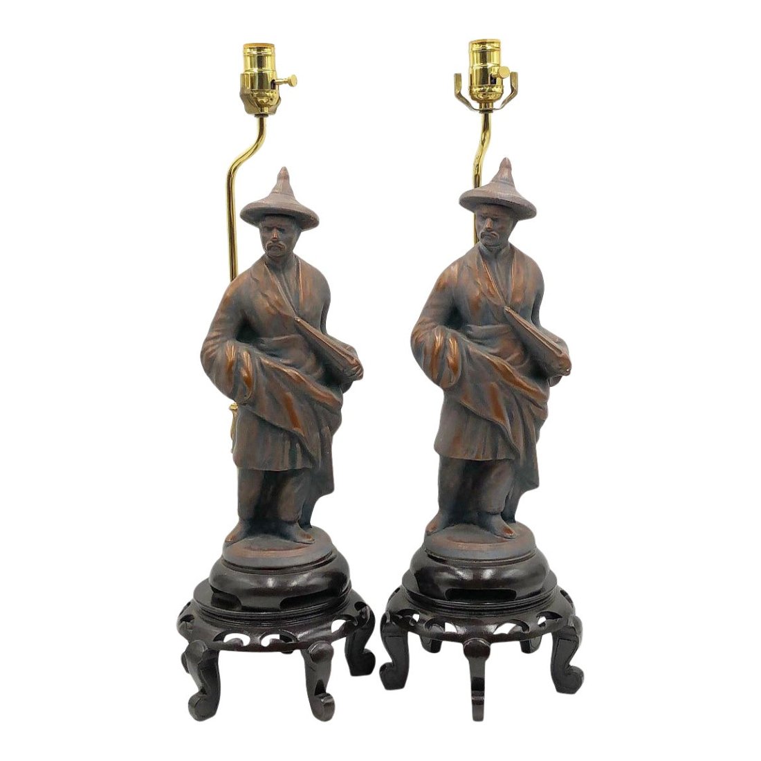 Fabulous pair of vintage 1980s chinoiserie style men figures holding umbrellas lamps (1 of 7)