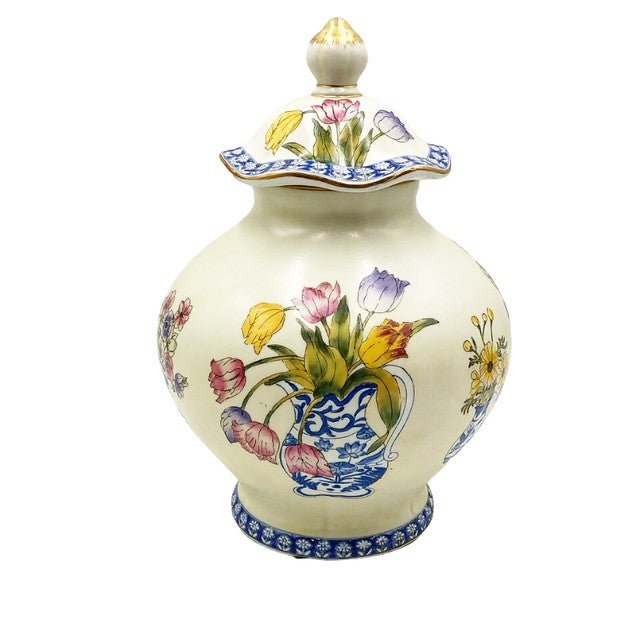 Vintage 80s porcelain decorative ginger jar with scalloped style lid (1 of 1)