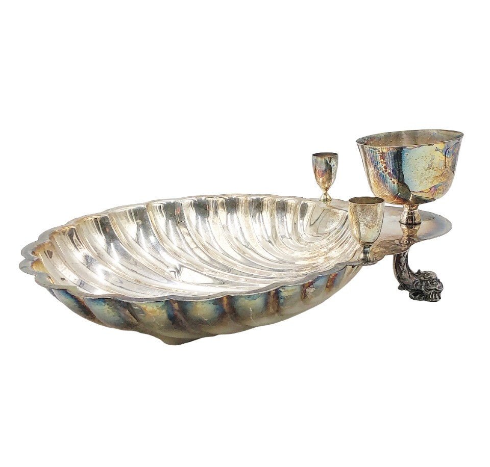 Vintage silver shell style serving piece: Vintage silver shell style serving piece with 2 candle holders attached on each side with an attached center round bowl. Fabulous dolphin carved leg on the backside. Need polishing some. Stamped Roger