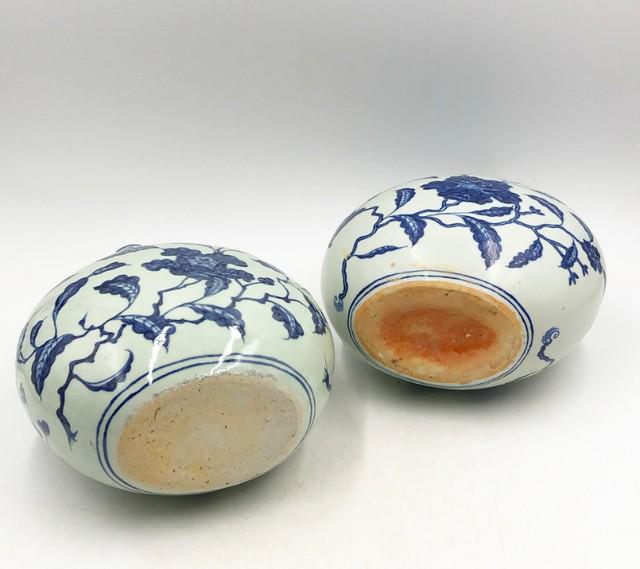 Pair of blue & white porcelain glazed decorative vases. (1 of 4)