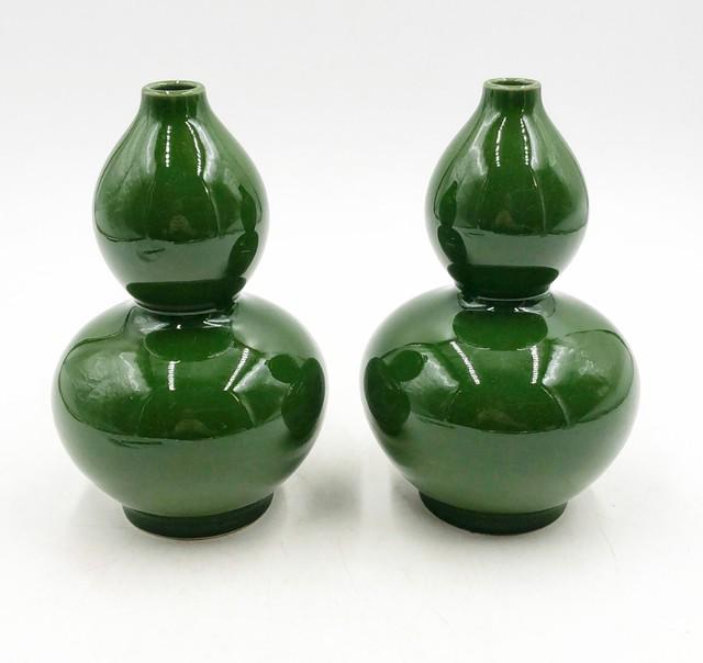 Pair of deep apple green small double gourd decorative vases (1 of 3)