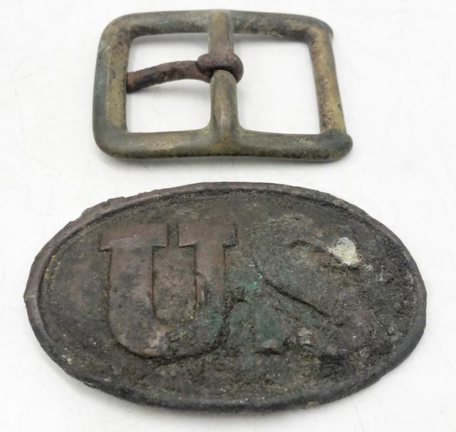 Confederate antique buckle lot of 2.: Confederate antique buckle lot of 2. Top buckle is brass approx 2.5 x 2 And oval buckle says US - approx 2.25 x 3.25