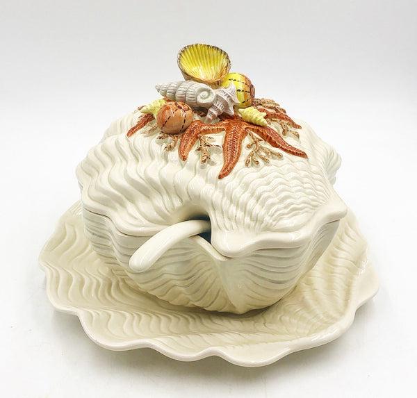 Vintage extra large scale stamped Fitz & Floyd shell tureen. (1 of 5)