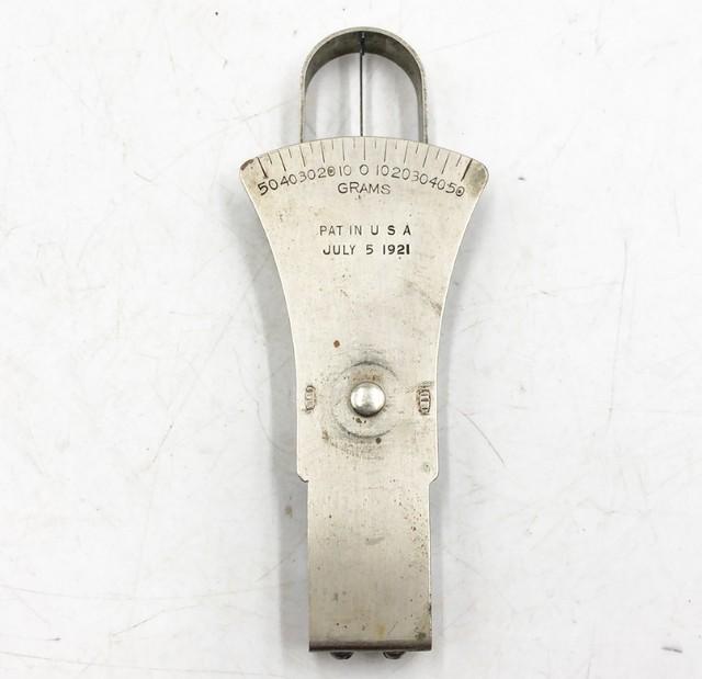 Antique 1921 gold weight scale. (1 of 5)