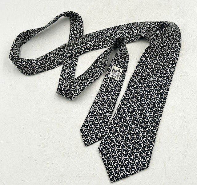 Vintage 80s Hermes Paris 100% silk tie. (1 of 4)