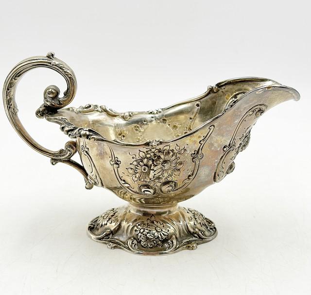 Antique sterling silver gravy boat with handle. (1 of 9)