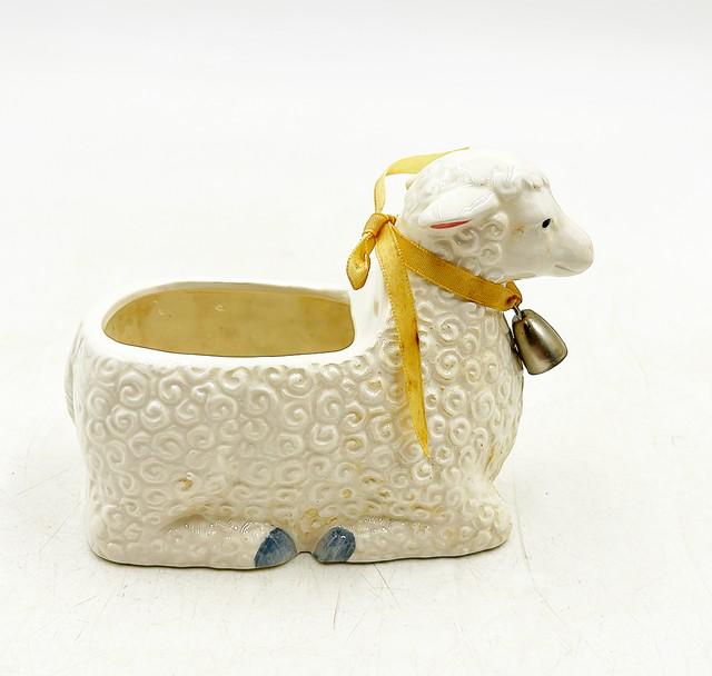 Adorable vintage 80s small lamb planter. (1 of 1)