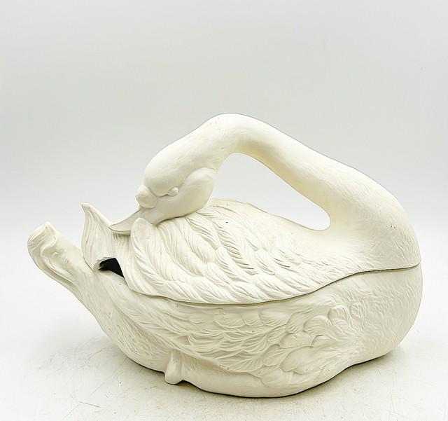Classic vintage 80s swan tureen with lid. (1 of 1)