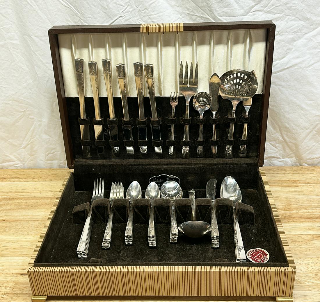 52 Pieces - Flatware Set in orginal case (1 of 12)