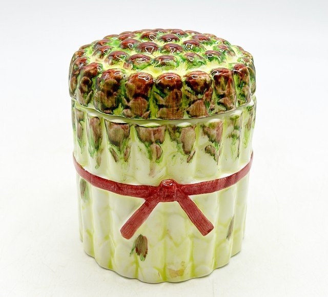 Adorable vintage 80s asparagus style canister with fitted lid. (1 of 1)