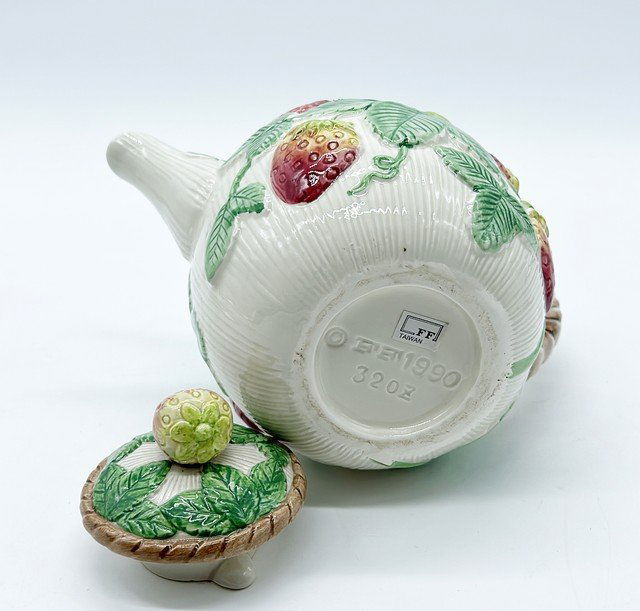 Fitz and Floyd strawberry vine teapot with lid. (1 of 3)