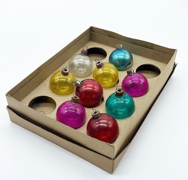 Vintage 1950s Christmas glass ball ornament lot set. (1 of 4)