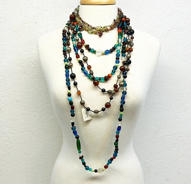 Vintage lot set of 4 designer style fashion necklaces. (1 of 4)