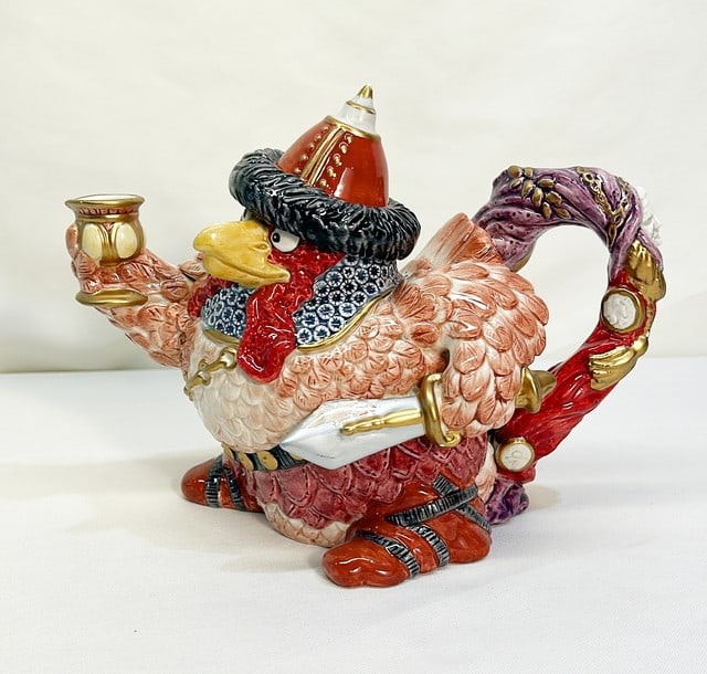 Vintage stamped Fitz & Floyd BRAINS ATTILA THE HEN teapot with top lid. Hand painted glazed ceramic. (1 of 2)