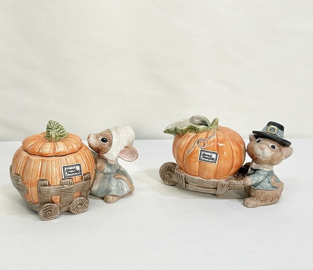 Vintage lot set of 2 Fitz and Floyd mayflower mouse themed pieces.: Vintage lot set of 2 Fitz and Floyd mayflower mouse themed pieces.