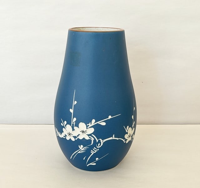 Vintage mid century signed Japanese design decorative vase. (1 of 4)