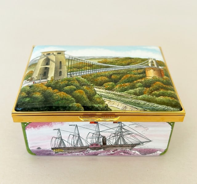 HALCYON DAYS ENAMELS ENGLAND - stamped decorative box with hinged lid. (1 of 5)