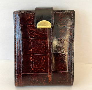 Vintage mens crock style brown wallet by Wales.: Vintage mens crock style brown wallet by Wales. Approx 4 x 3.25 x .75 thick. Stamped genuine alligator by WHALES.