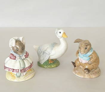 Lot set of 3 Beatrix Potter decorative porcelain figures. Mix of Royal Albert, Royal Doulton &: Lot set of 3 Beatrix Potter decorative porcelain figures. Mix of Royal Albert, Royal Doulton & Frederick Warne. 1980s pieces. Old Mr Bouncer, The old woman who lived in a shoe knitting and Rebeccah Pu