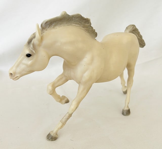 Vintage collectible horse figure (1 of 2)