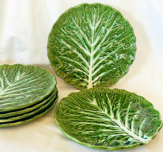 Set of 6 matching 1960s stamped FAIANCAS BELO PORTUGAL: Set of 6 matching 1960s stamped FAIANCAS BELO PORTUGAL green cabbage plates. Dinner plate size with realistic texture & colors. 10.75Ó dia.