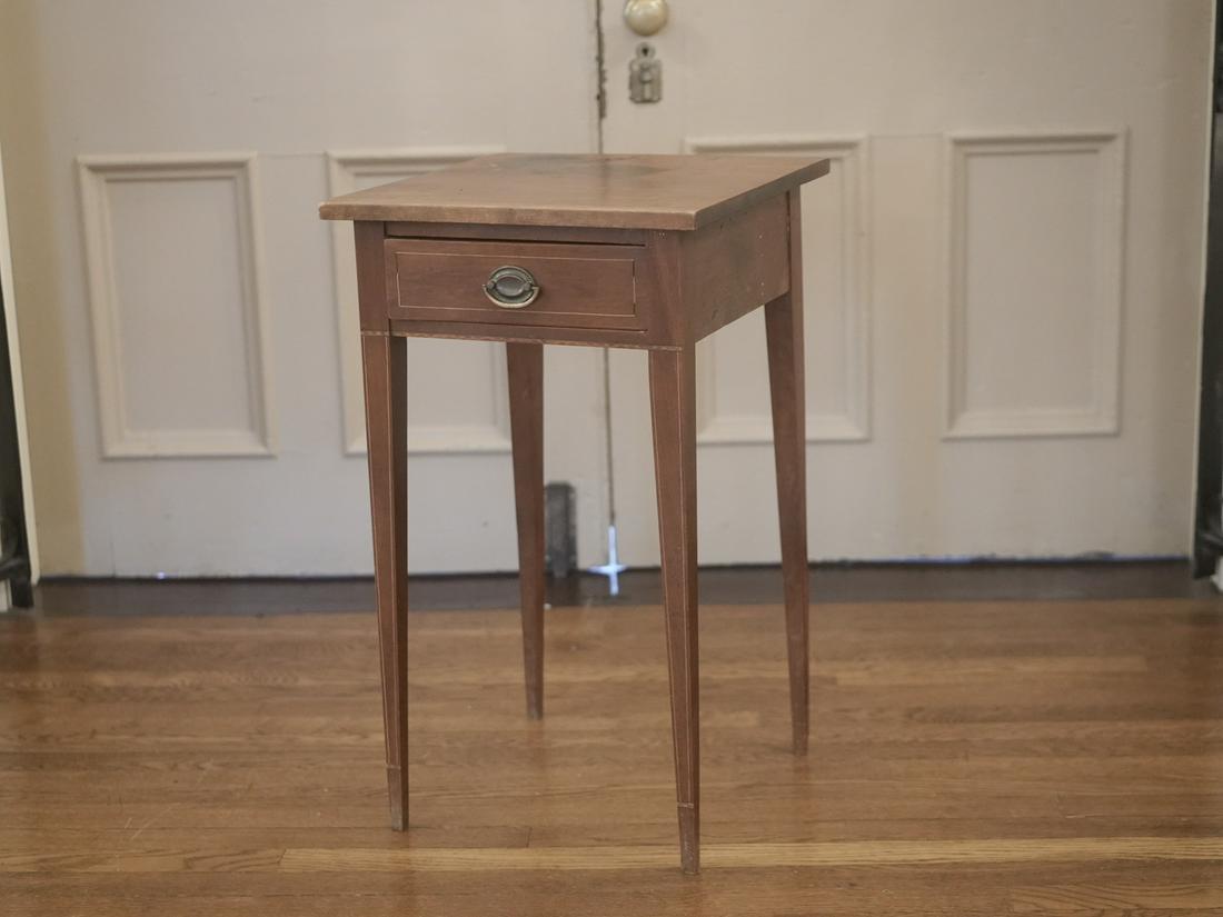 Kentucky Sheraton style single drawer side table (1 of 5)