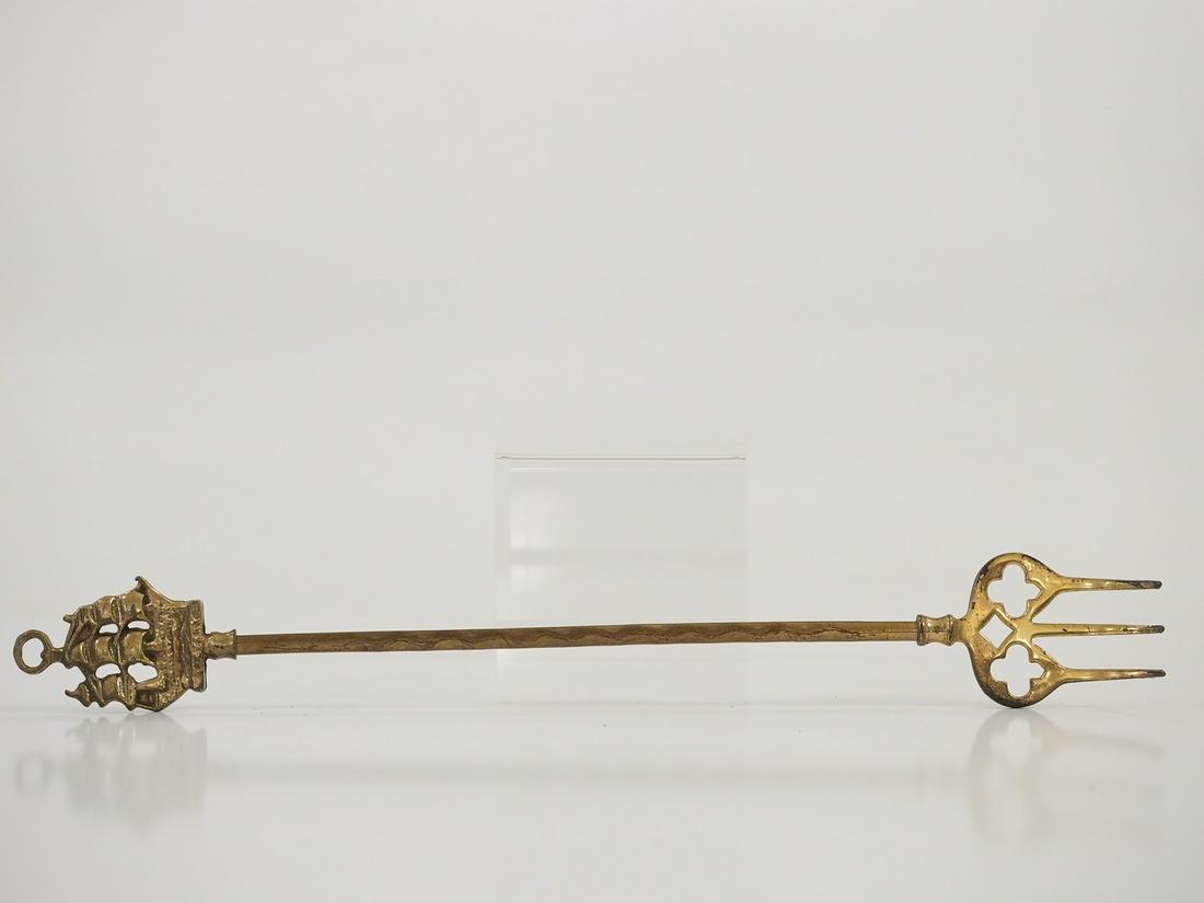 Brass toasting fork (1 of 7)