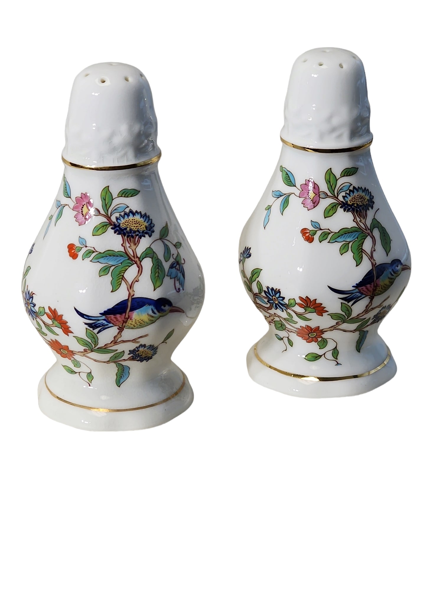 Aynsley Fine China Salt and Pepper Shaker Set: Beautiful Aynsley English fine bone china salt and pepper shaker set, in Pembroke pattern, gilt trim top and bottom. Stoppers are present, backstamp present, both pieces are in excellent condition.Dim