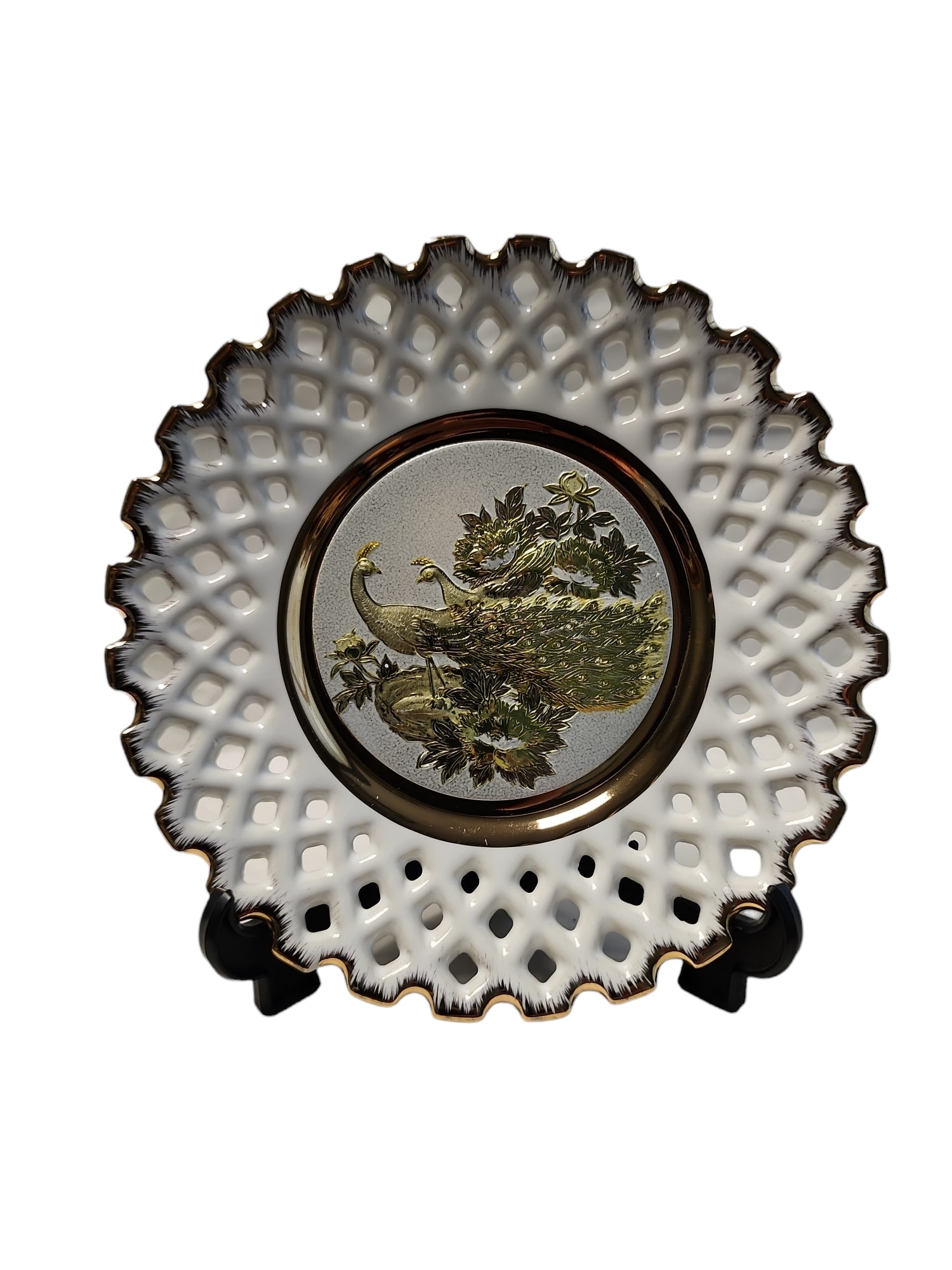 Vintage Chokin Japan Reticulated Plate 24K Gold Trim: Fine vintage Chokin Japan reticulated display plate with 24K gold trim, peacock and florals motif in gold, in excellent condition.Backstamp present.Dimensions are 6 x 6 x 1 inches