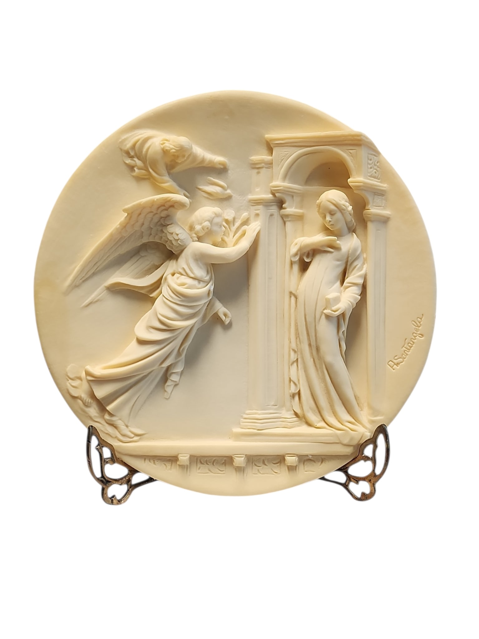 Studio Dante Di Volteradici The Annunciation Alabaster Wall Plate: Excellent condition, with original box and certificates, The Annunciation Italian alabaster wall plaque, circa 1983, by Alberto Santangela.From the Ghiberti Doors series, back plate present.Measures 8