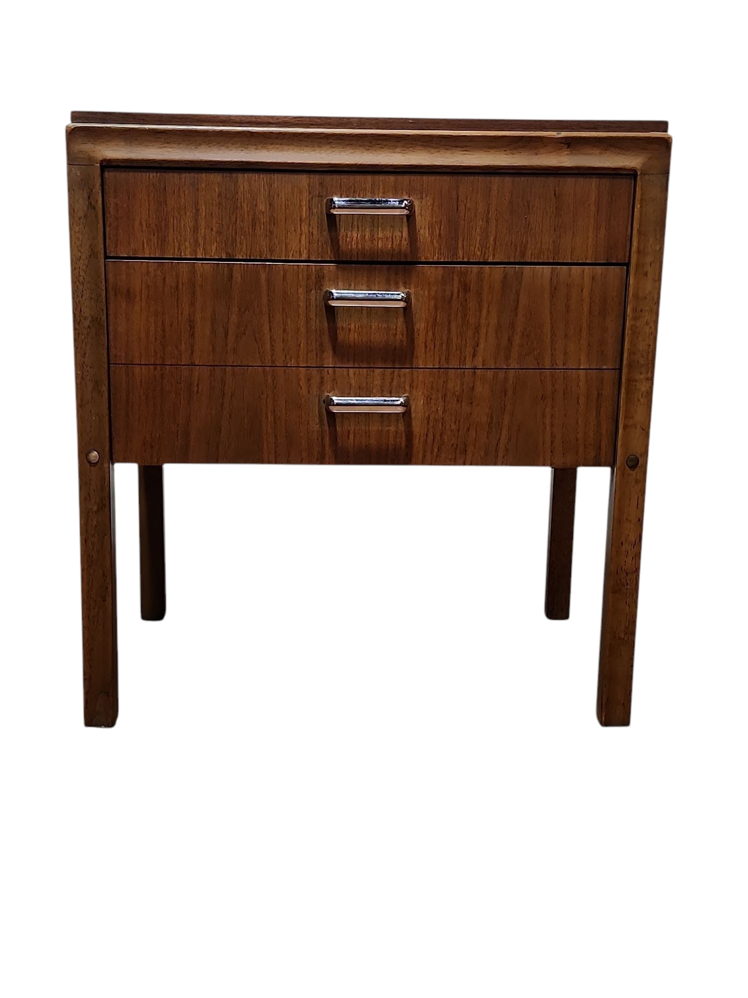 1950s Mid Century Modern Hickory Manufacturing Company Walnut Nightstand: Beautiful mid century modern walnut nightstand from Hickory Manufacturing Company in excellent condition.Chrome pulls, three drawers, super mod look.Measures 22.5 x 15.5 x 24.5 inches.