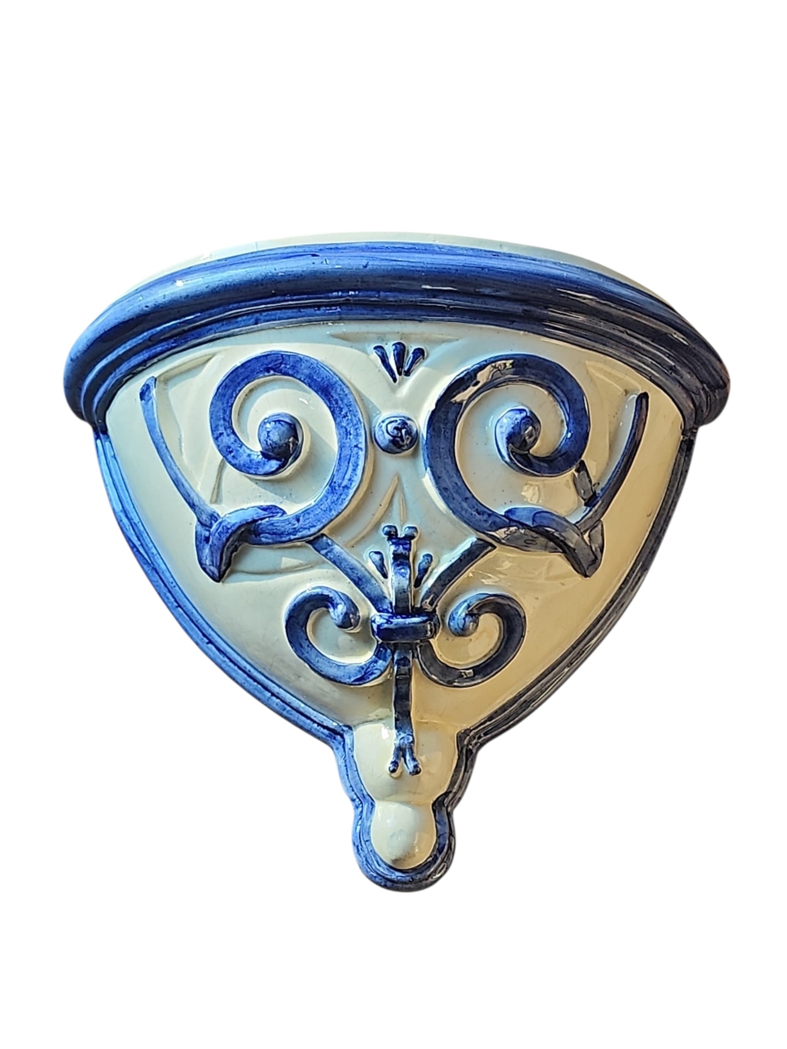 Mid 20th Century Guido Totoli Large Wall Planter: Superb and rare vintage Guido Totoli (Italian born, Brazilian artist) large italianate wall planter in excellent condition.Heavy ceramic (nearly 10 pounds), crackle glaze, blue and white design, suita