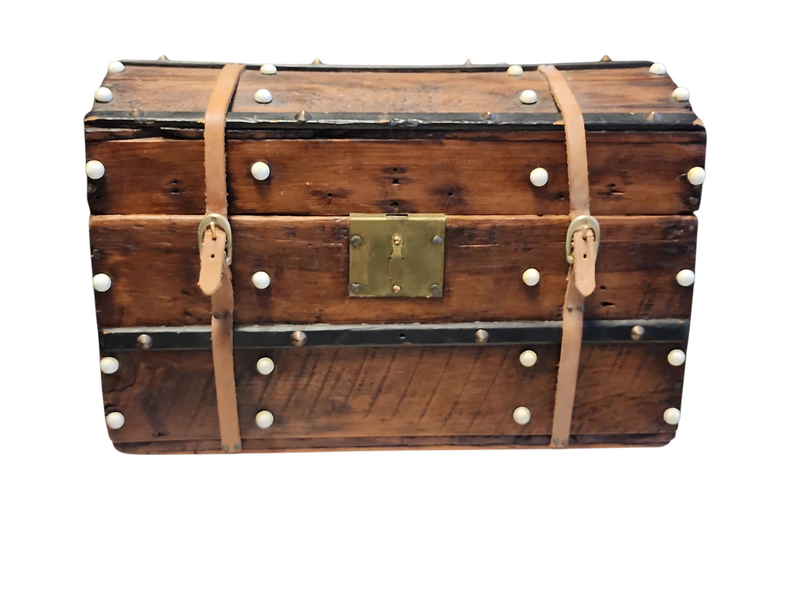 Mid 19th Century Jenny Lind Style Small Carriage Trunk With Currier & Ives Print: Fine example of mid to late 1800s Jenny Lind style Saratoga carriage trunk in excellent condition.Lined interior with an original Currier & Ives print ("The Girl of The Period" pub. 1860s-70s), later