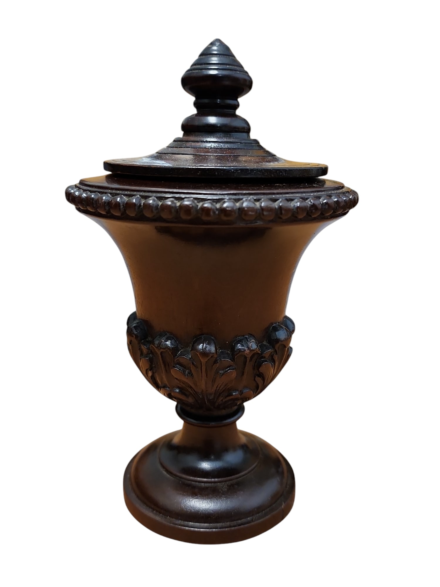 19th Century Georgian Mahogany Carved Urn: Stunning 19th century Georgian carved mahogany urn in excellent condition. Intricate leaf details to body, turned top and base, clavo style trim to ring body top.Presents lighter than in photos, measu