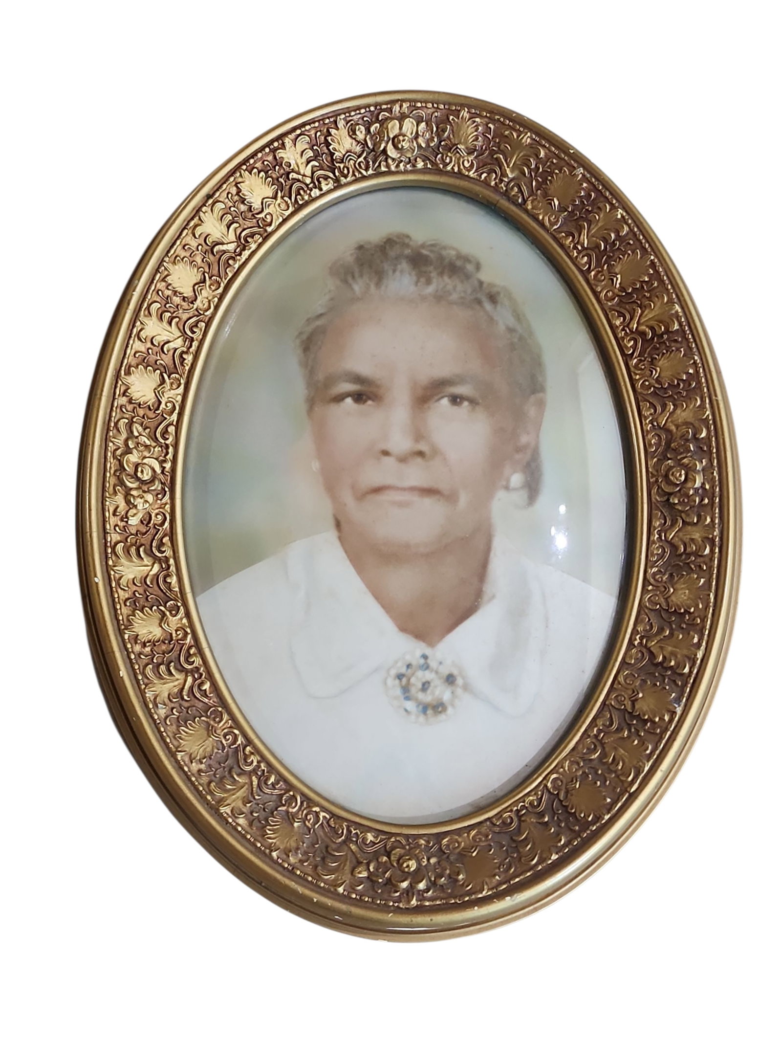 19th Century Photo Portrait in Gilt Frame: Fine late 19th century photo protrait of a lady in oval gilt frame also of the period, excellent condition.Measures 12 x 1.5 x 16 inches