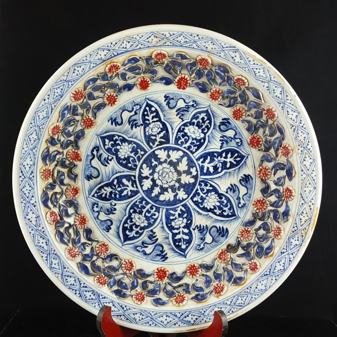 Blue and white underglaze red hand-kneaded flower pattern plate (1 of 7)