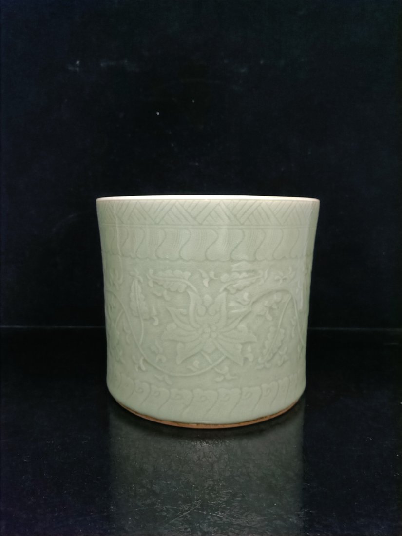 Qinglongquan Fudiao Flower Pattern Pen Holder (1 of 7)