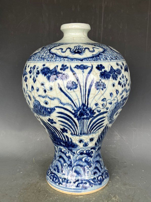 Ming Xuande open sliced fish and algae pattern corset plum bottle (1 of 6)