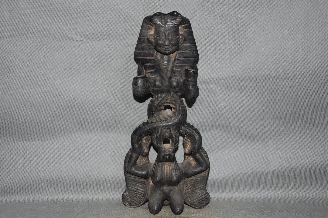 Meteorite, Egyptian Pharaoh: Meteorite, Egyptian Pharaoh Magnetic, oily, and old-fashionedModeling to ward off evil spirits and town house, can bless the whole family