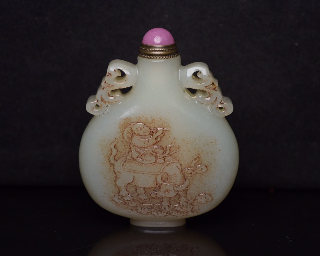 Hetian jade snuff bottle: The jade is warm and delicate, the color is natural, the knife method is simple, the leather shell is first-class, the carving is vivid, the lines are smooth, and the appearance is perfect!