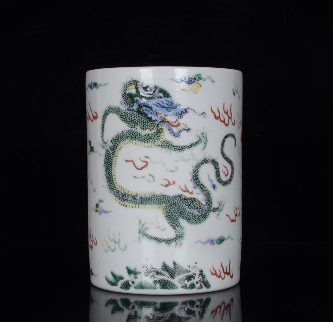 Qing colorful dragon pattern pen holder (1 of 6)