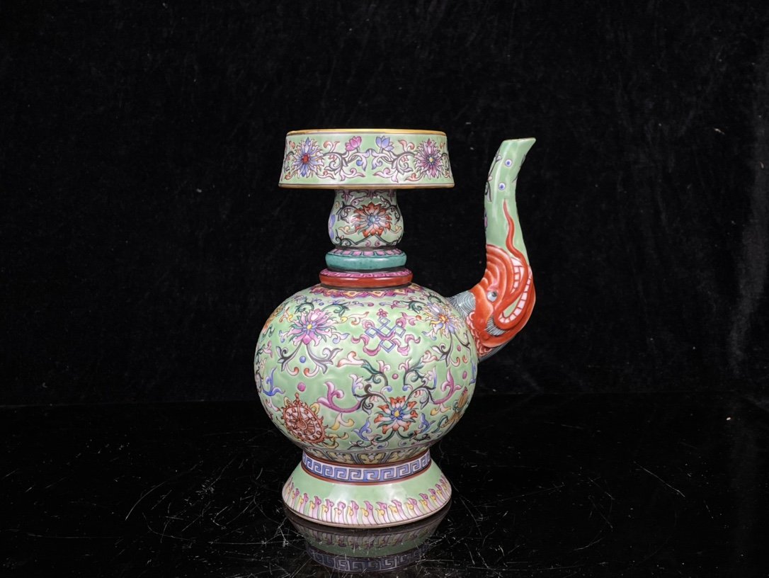 Qing Qianlong-Enamel Colored Twisted Branches and Flowers Eight Treasures Pattern Army Pot (1 of 7)