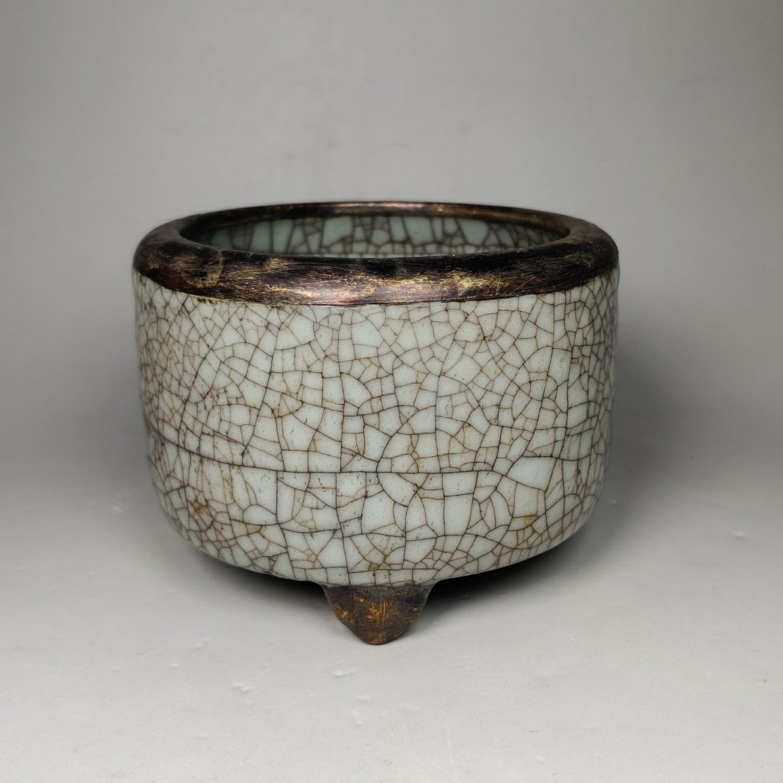 Song Dynasty official kiln three-legged incense burner (1 of 5)