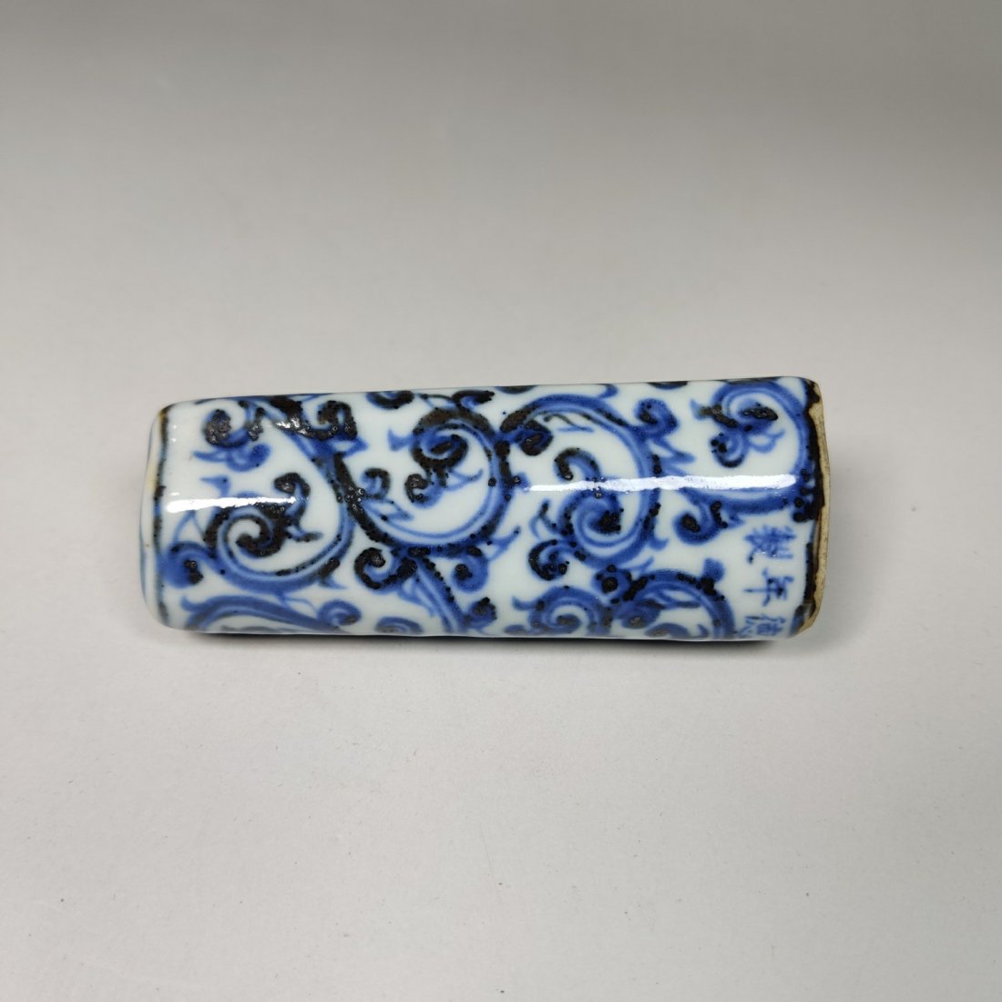 Daming Xuande Blue and White Lotus and Bird Food Jar (1 of 6)