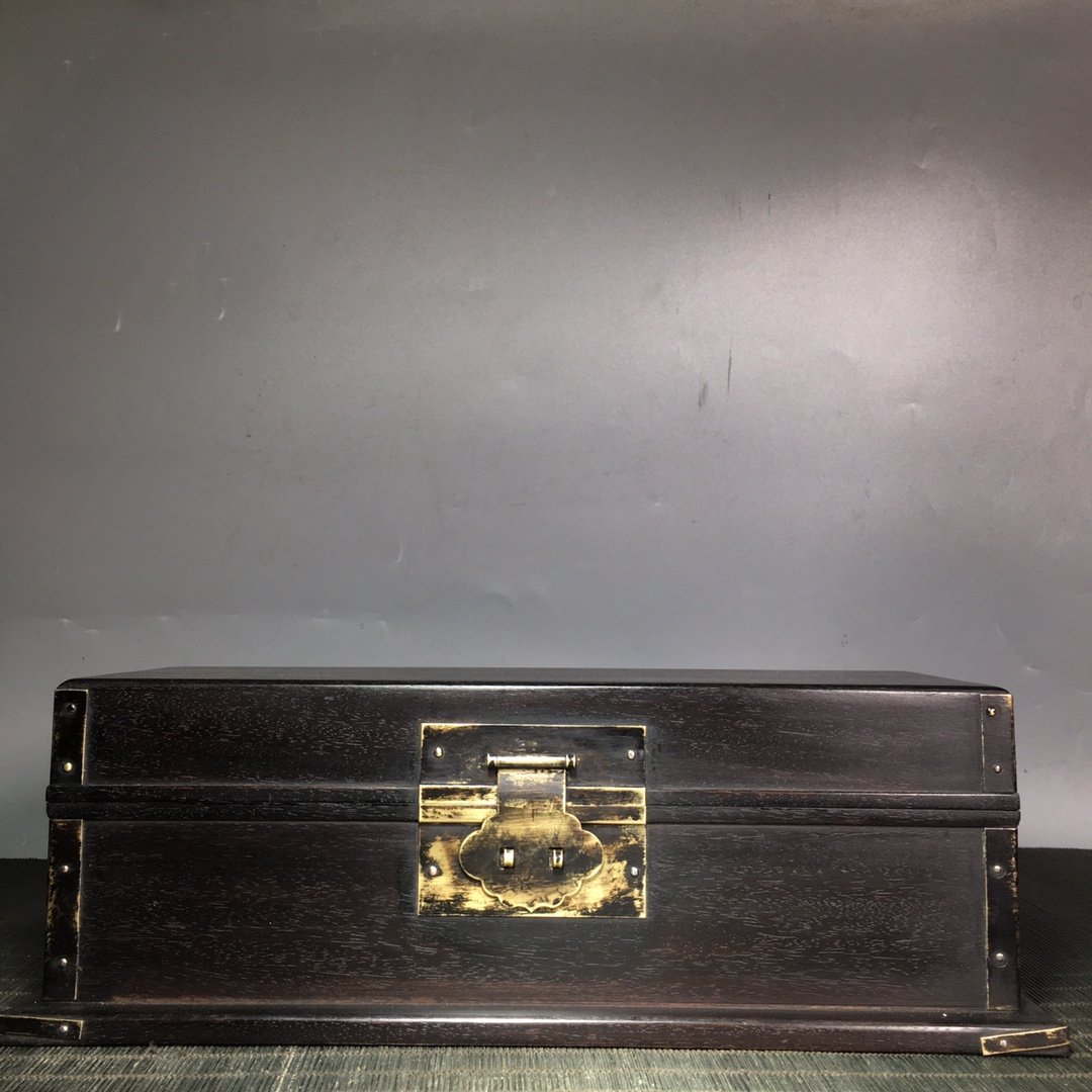 Sandalwood inlaid copper-side box, full of gold stars and cow hair patterns are clear: Sandalwood inlaid copper-side box, full of gold stars and cow hair patterns are clear. High 32CM wide 13cm weight: 1000g Freight: 1.International Freight: Foreign shipping charges are determined by de